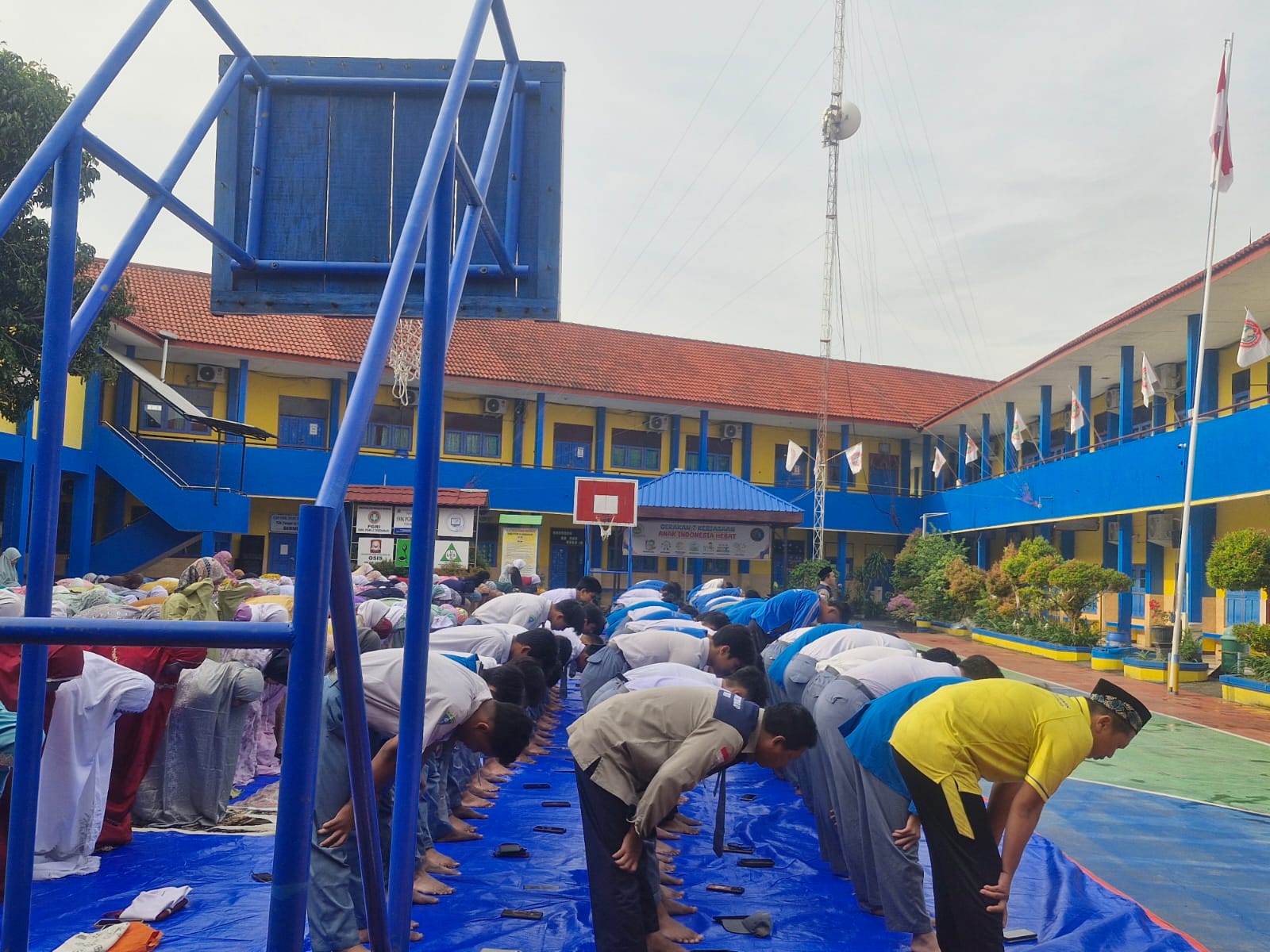 KARNAVAL MEMPERINGATI HARI ULANG TAHUN REPUBLIK INDONESIA KE 81